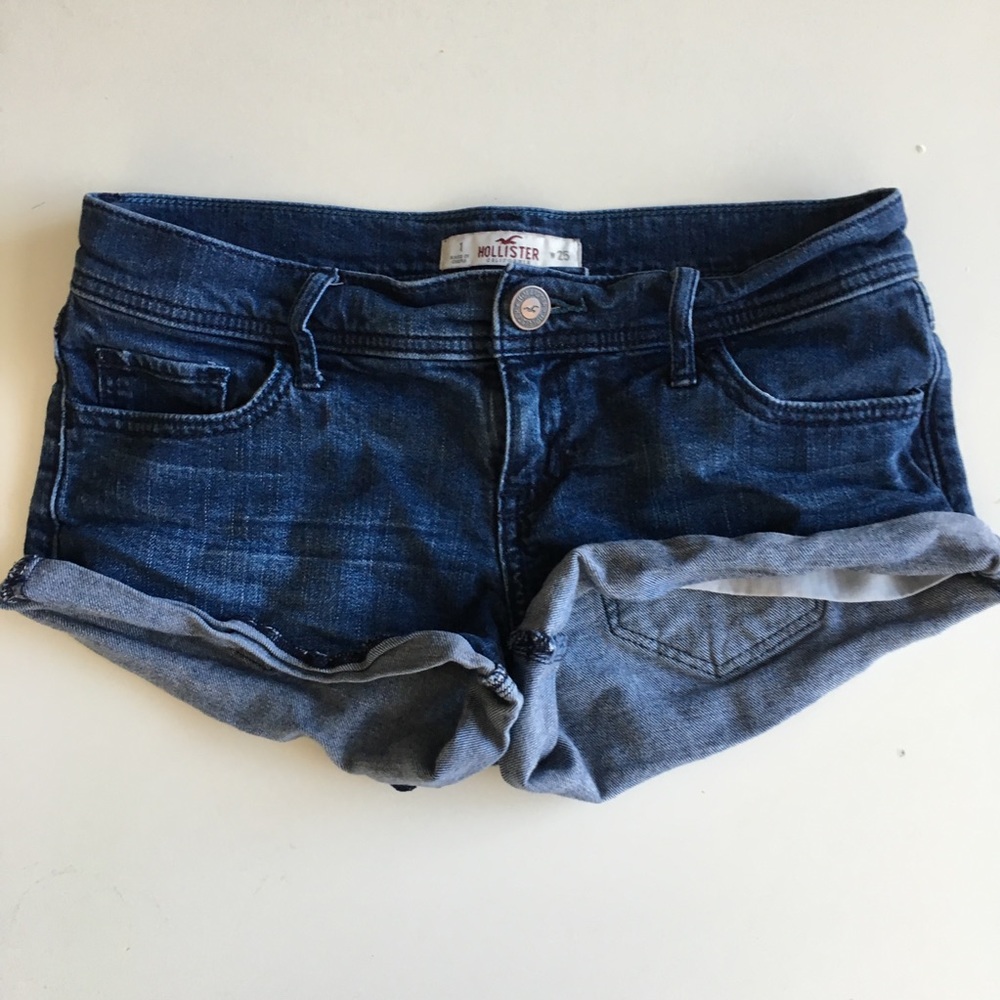 🦋Hollister Dark Washed Shorts🦋